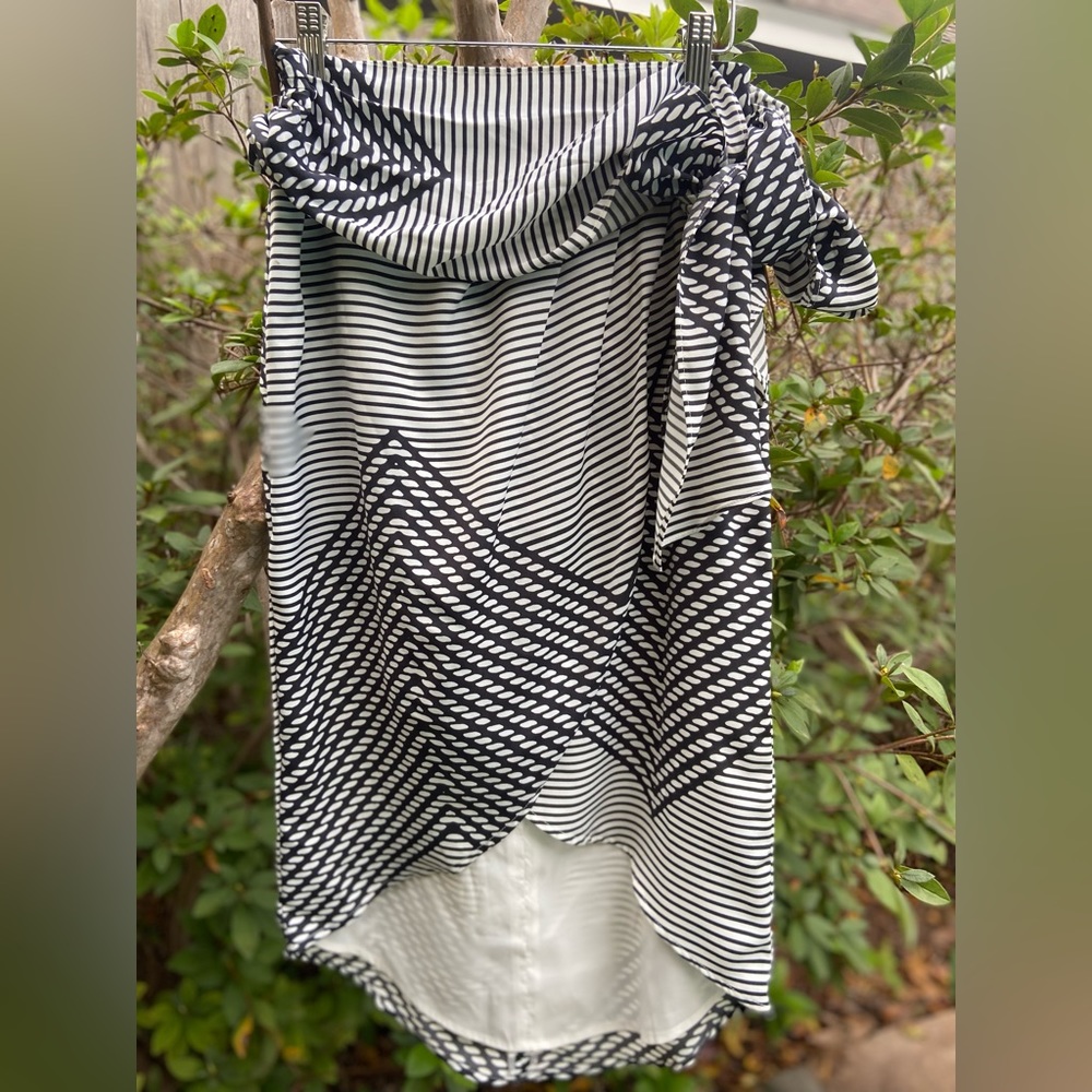 Banana Republic Black and White Wrap-Style Skirt - Picture 6 of 13